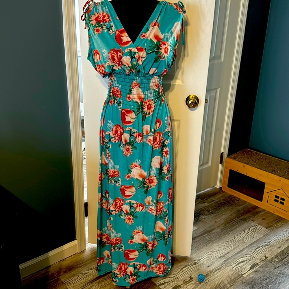 One size fits all blue and pink floral dress w/ adjustable sleeve